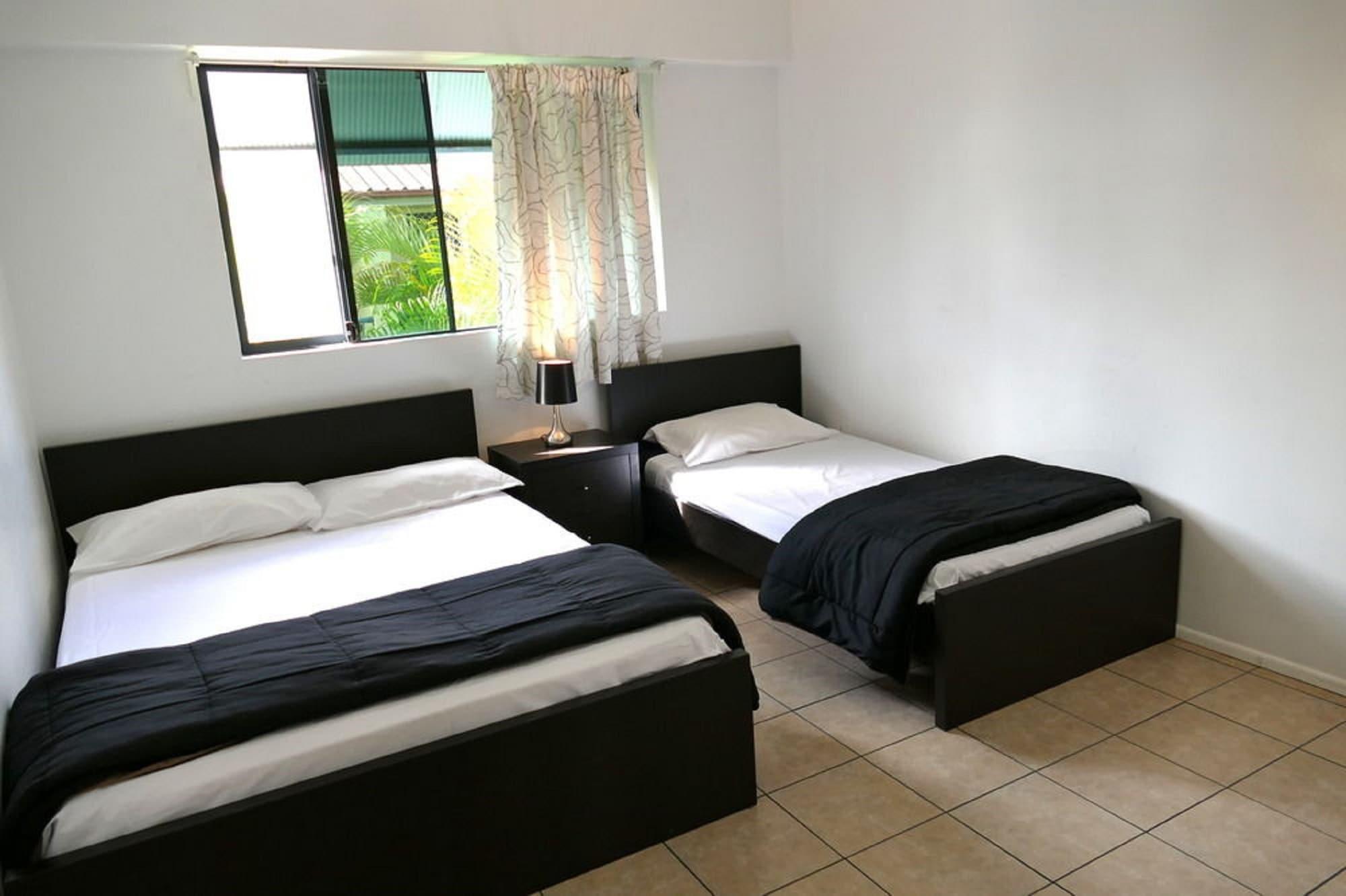 Arrival Lodge Hostel Accommodation Гоулд Коуст Екстериор снимка