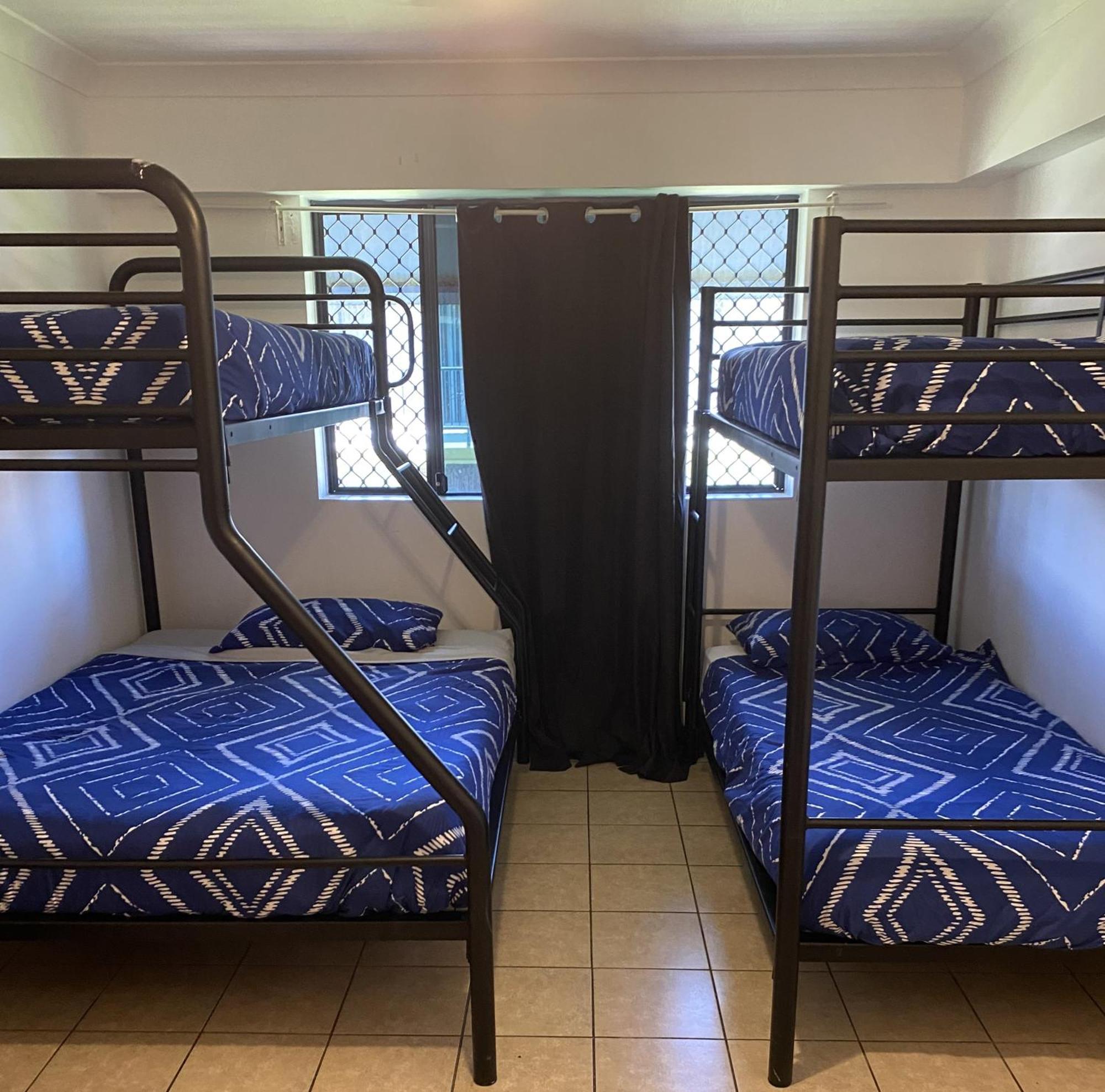 Arrival Lodge Hostel Accommodation Гоулд Коуст Екстериор снимка