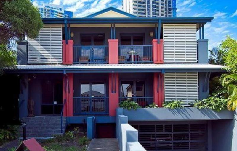 Arrival Lodge Hostel Accommodation Гоулд Коуст Екстериор снимка
