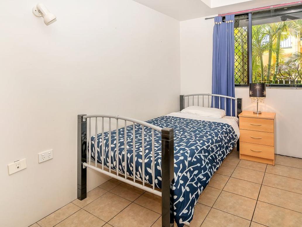 Arrival Lodge Hostel Accommodation Гоулд Коуст Екстериор снимка