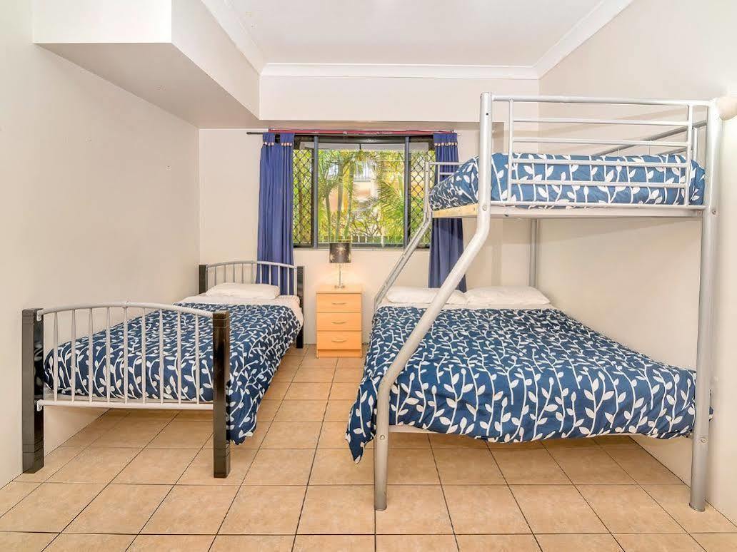 Arrival Lodge Hostel Accommodation Гоулд Коуст Екстериор снимка